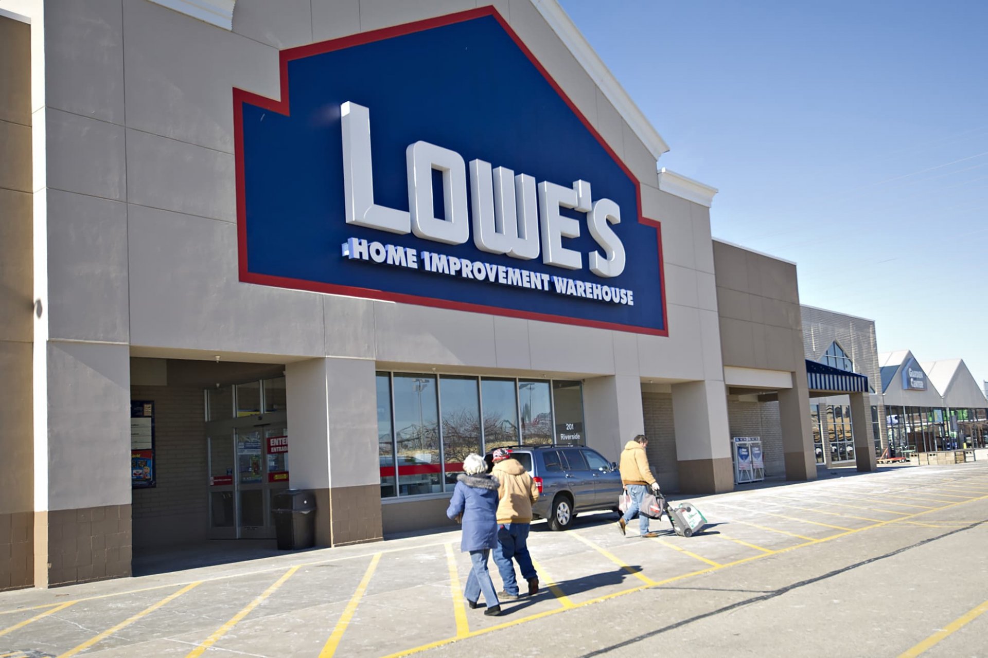 Discover the Benefits of Working at Lowe's • How to Find An Online Job